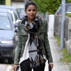 Look book studded shoulder denim blazer in green🌸